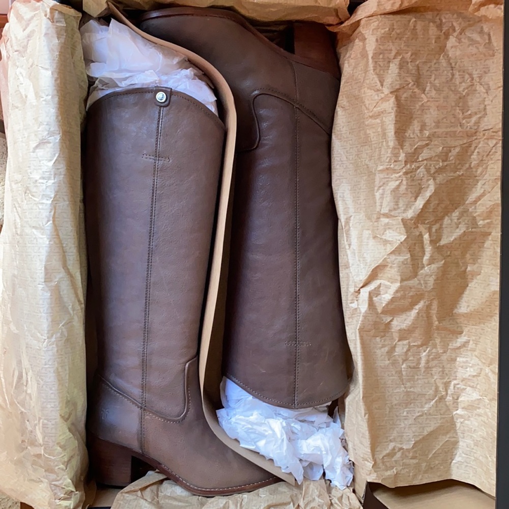 NIB Grey Frye Jolene Pull On Boots